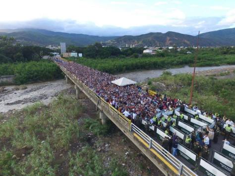 Over 100,000 Venezuelans pouring into Colombia from the Venezuela in order to buy food